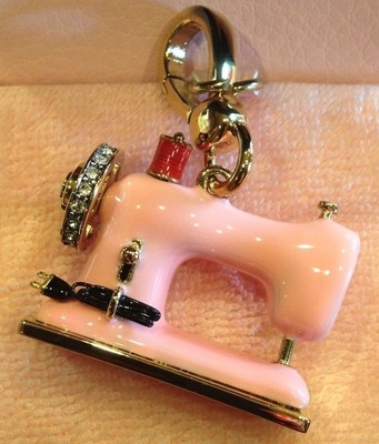 Juicy Couture ミニチュアミシンチャーム NWT JUICY COUTURE SEWING MACHINE CHARM | eBay