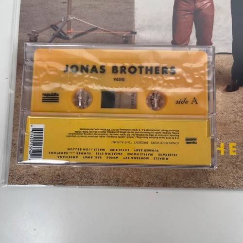 Jonas Brothers - The Album: CD, Cassette & HAND SIGNED Art Card Bundle ✅ - Picture 5 of 8
