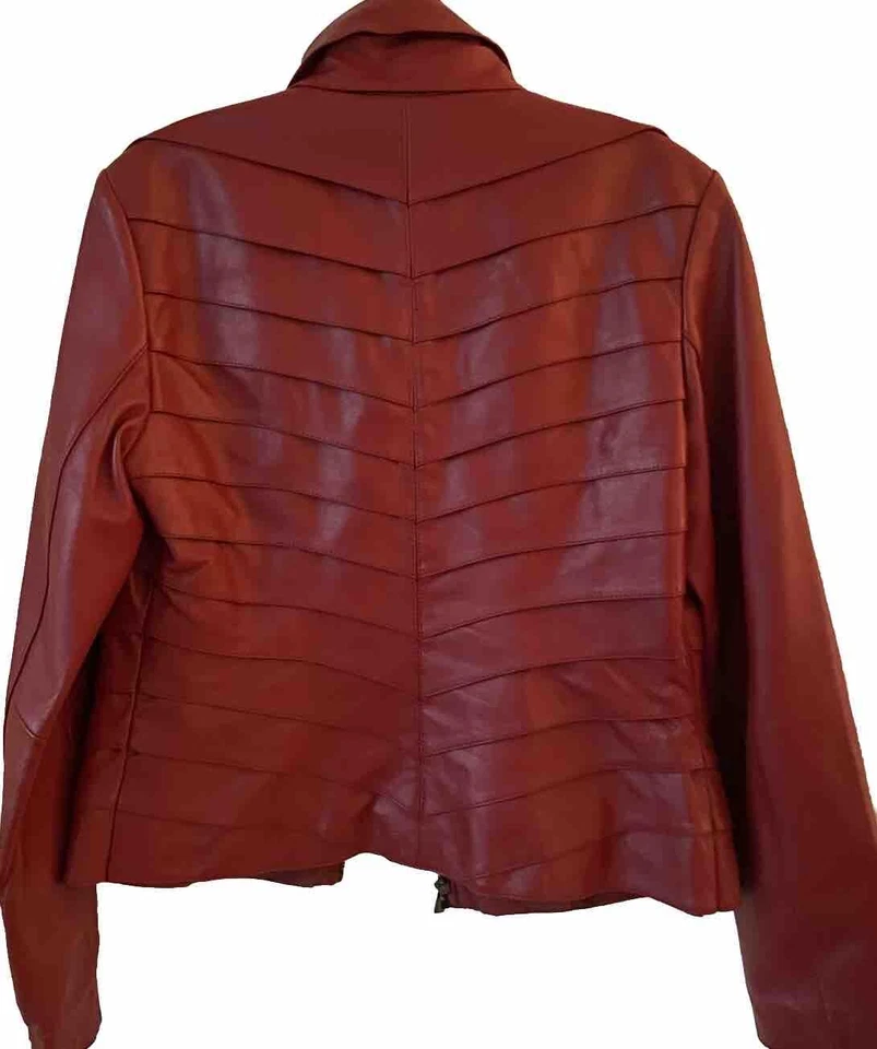 Chaqueta de cuero roja para mujer Neiman Marcus talla mediana Foto 2 de 2