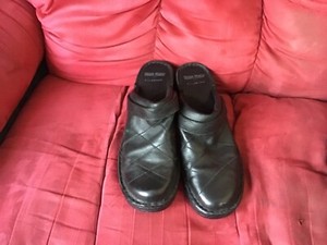 Nurse Mates Black Leather Clogs Women’s Size 11