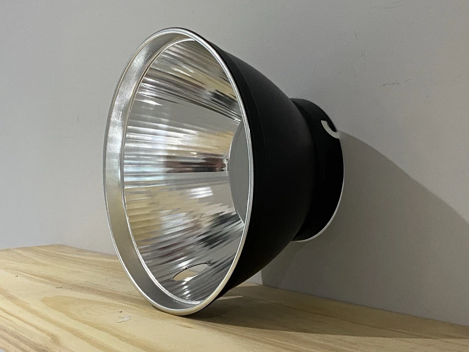 Photography Reflector Elinchrom / Calumet Genesis Fit - Unused. - Image 4 of 4