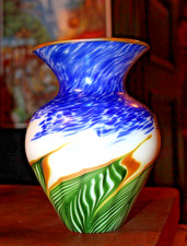 2002 LUNDBERG STUDIOS PULLED FEATHERS IRIDESCENT BLUE GREEN ART GLASS VASE