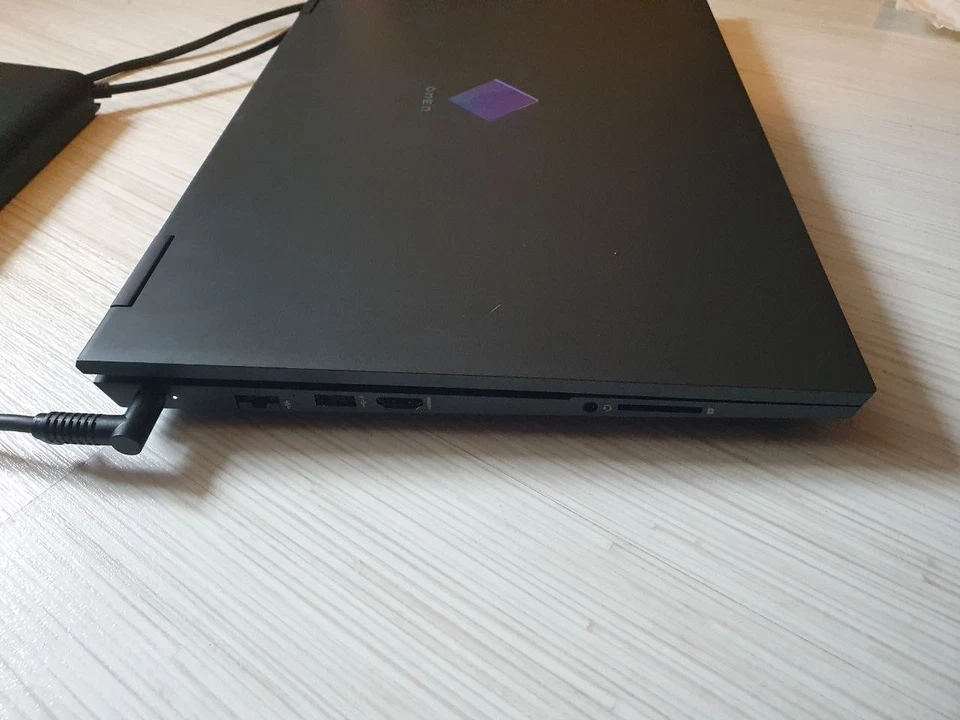 HP Omen Laptop 15-en0xxx Ryzen 7, RTX 2060, 32 GB RAM, 1 TB SSD,15,6", 144 Hz - Bild 4 von 4