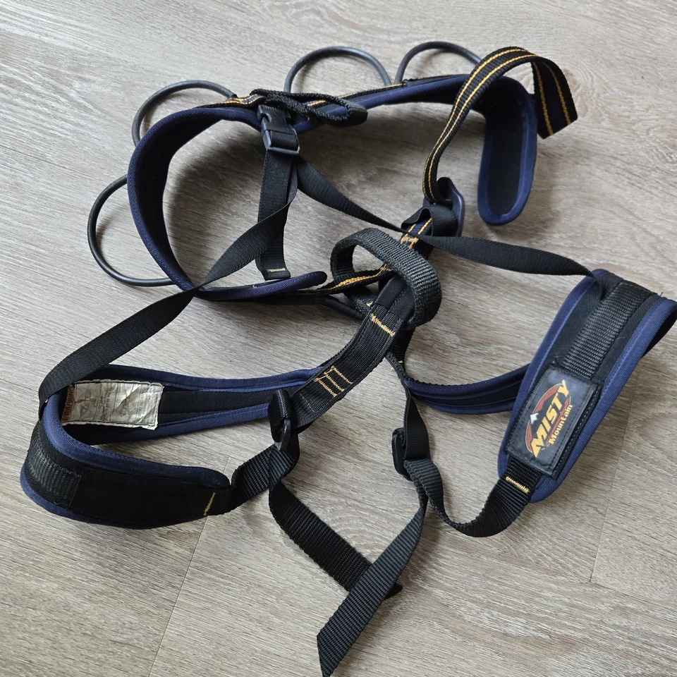 Arnés táctico de escalada Misty Mountain Cirque 2004 pequeño [26-29 pulgadas] Foto 2 de 4