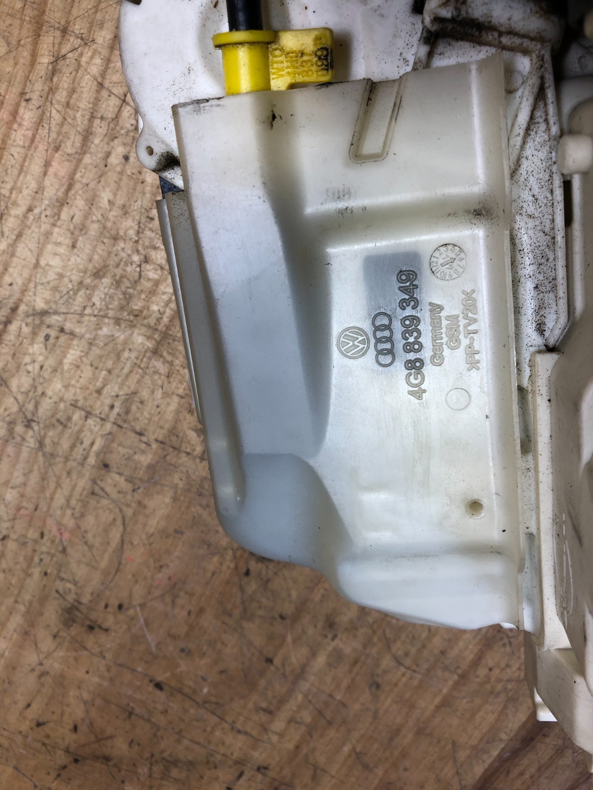 2017-2020 Bentley Bentayga Rear Left Door Actuator W/ Soft Close Motor 4M0839015