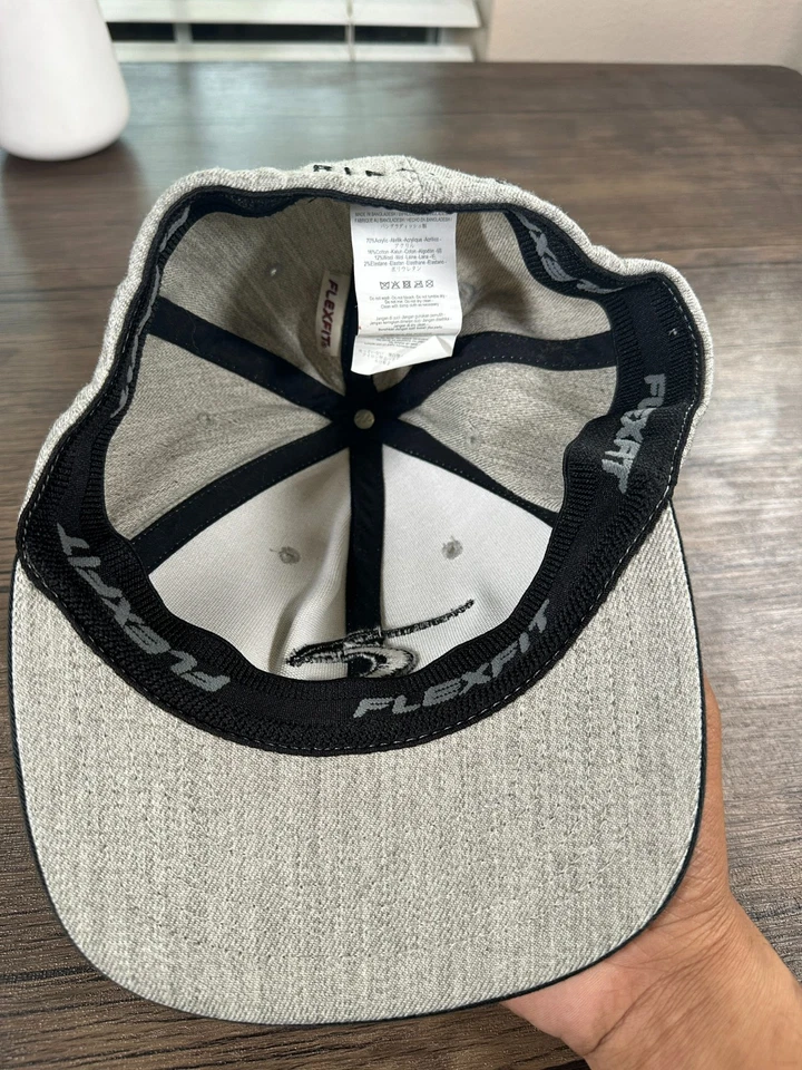 Gorra de camionero Rip Curl Tepan Flexfit negra y gris snapback alto perfil Foto 3 de 4