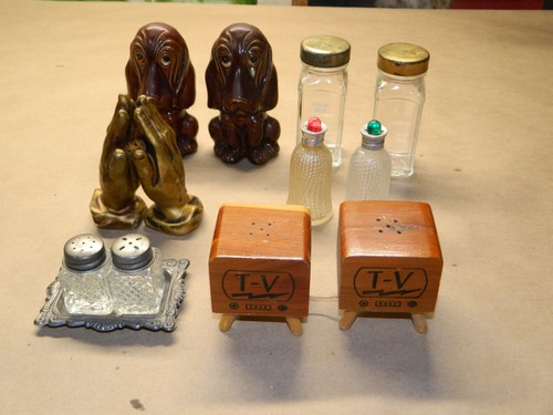 vintage salt and pepper shakers.lot of 6