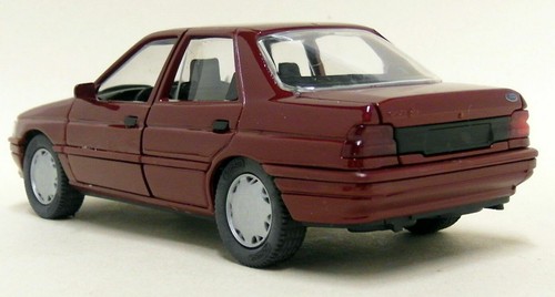 SCHABAK 1:24 AUTO DIE CAST - FORD ORION RED ROSSO SCURO ART 1527 - Imagen 2 de 4