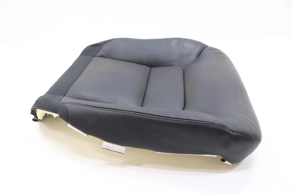 Cubierta de cojín inferior asiento delantero izquierdo Volvo XC90 2016-2025 OEM NEGRO_RA00 Foto 3 de 4