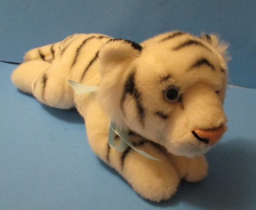 Aurora World Miyoni Tots – Weißes Tigerbaby Plüschtier, 25 Cm, Realistisch Und Kuschelweich