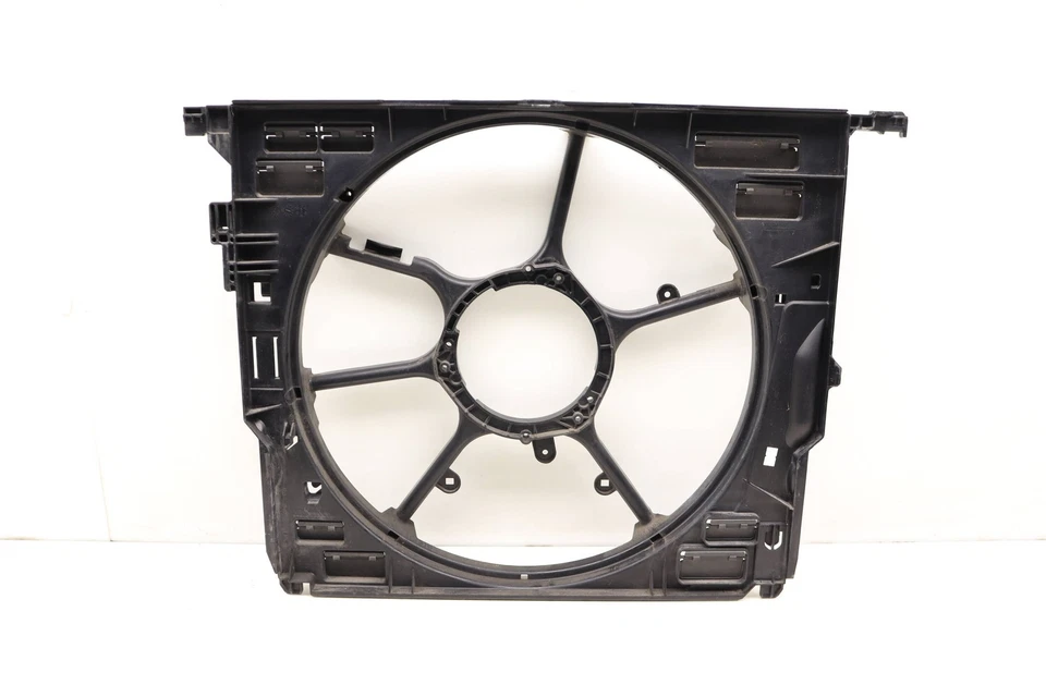 14-19 BMW 640I XDRIVE GRAN COUPE 3.0L - Radiator Electric Cooling FAN Housing - Image 2 of 4