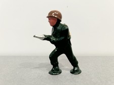 Barclay Pod Foot Series ca 1950s B262 Soldier Flame Thrower in Green