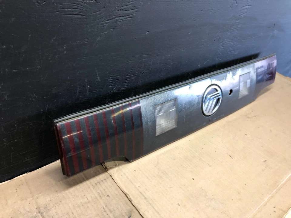 Luz trasera central tapa maletero Mercury Grand Marquis 1992 1993 1994 D9207 OEM DG1 Foto 3 de 4