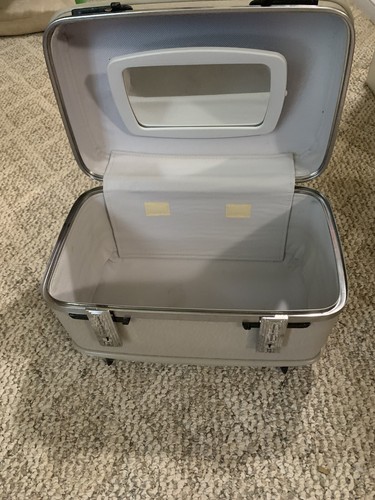 American Tourister Cosmetic Train Case Carry On with no keys - 第 6/10 張圖片