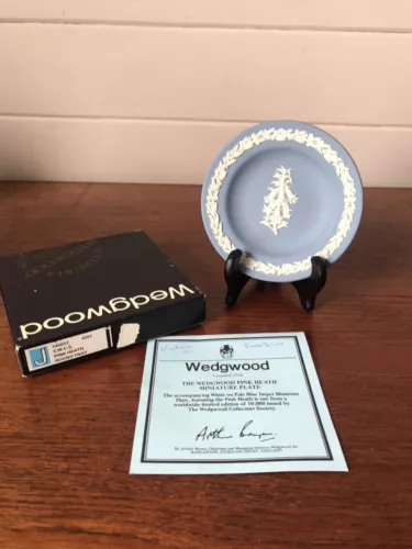 Vintage Wedgwood Jasperware Small Tray Pink Heath Australian Wildflowers