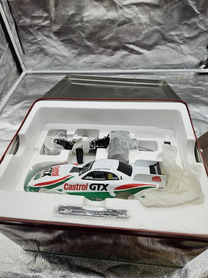 John Force All Pro Bumper to Bumper 1:24 Diecast Funny Car & Ratchet Socket Set - Image 3 of 4
