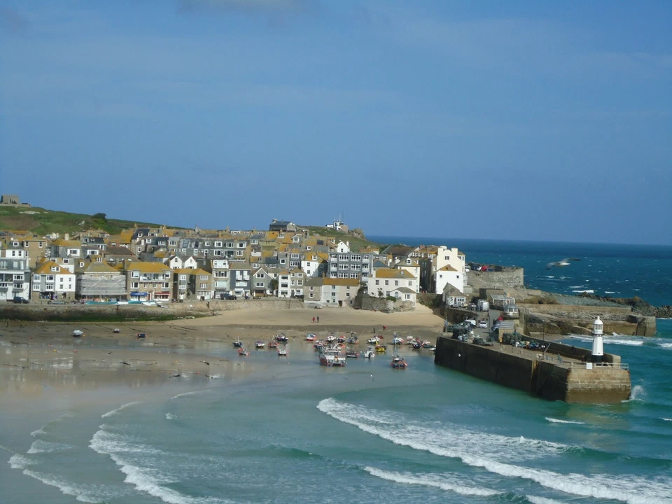 Ships wheel Mango Wood 18" across- Wooden & Brass maritime Pirate Very Nice Gift - Image 4 of 4