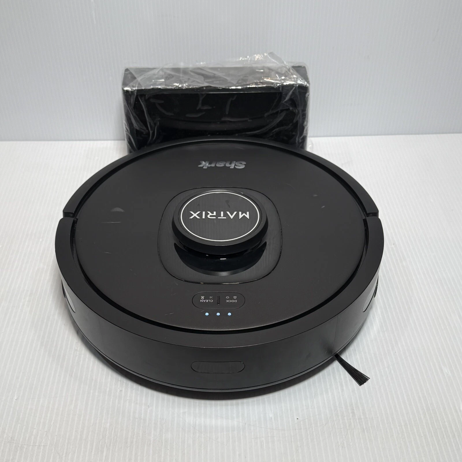 Shark Matrix Robot Vacuum Carpets Self-Cleaning Brushroll RV2310