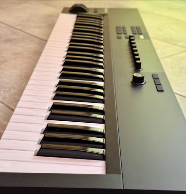 Native Instruments Komplete Kontrol A61 wie NEU inkl. Aufsteller