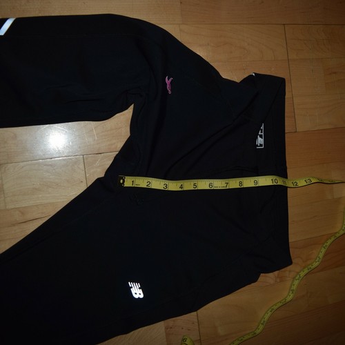 NEW BALANCE Women's Sz M Black Breast Cancer Awareness Running Leggings Capris - Picture 5 of 9