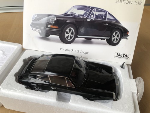 Schuco Porsche 911 S Coupé, 1:18, nero interno rosso 1973, IMBALLO ORIGINALE, n. 45 004 7200 - Foto 3 di 4