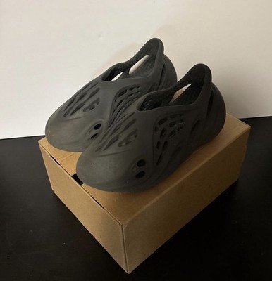 Yeezy Black Foam Runner Style Slip-On adidas Yeezy Foam Runner Black Men main image 2