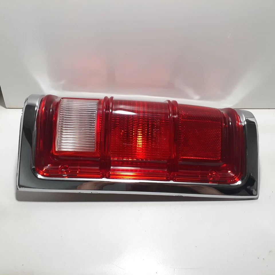 Dodge Ramcharger 1993 camioneta pickup luz trasera izquierda conductor TCM 4724 hecha en EE. UU. Foto 4 de 4