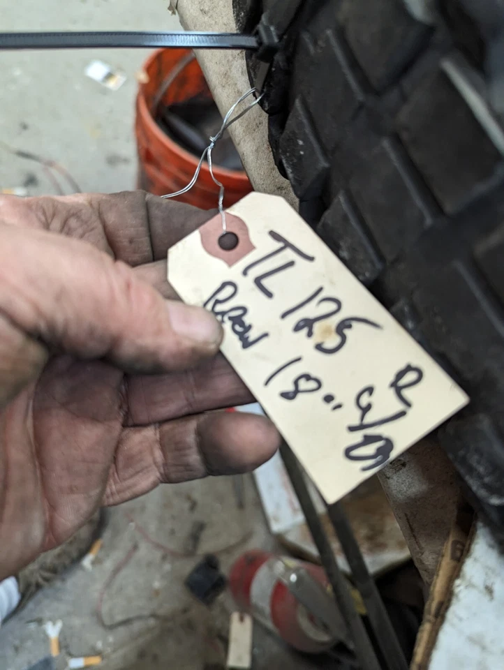 1971 Yamaha DS7 RD250 aro traseiro 18 polegadas - Imagem 2 de 4