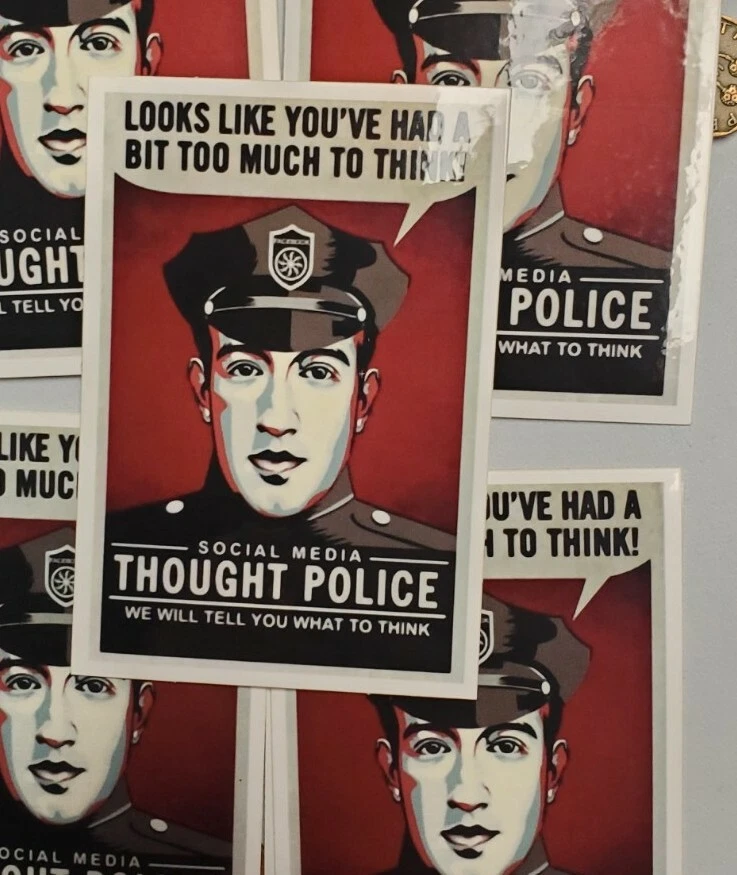 POLÍCIA DO PENSAMENTO Anti Facebook Twitter ADESIVO LIBERDADE DE EXPRESSÃO Jack Dorsey Zuckerberg - Imagem 4 de 4