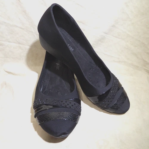 🩰 Laundry List Low Wedge Ballet Pumps 8.5 M Black Textile; Triple Strap Details
