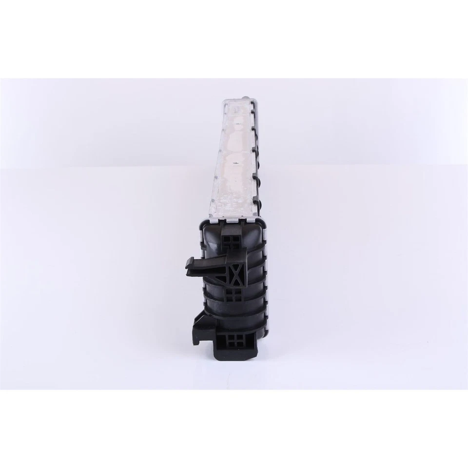 Intercambiador de calor sobrealimentador Nissens 60355 para modelos seleccionados de Audi 13-18 Foto 2 de 4