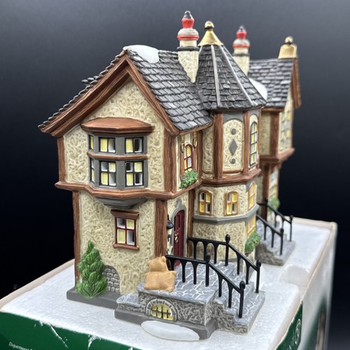 Dept 56 DICKENS VILLAGE - HOWARD STREET ROW HOUSES 8.5" Christmas 2004 58728 - Picture 9 of 19