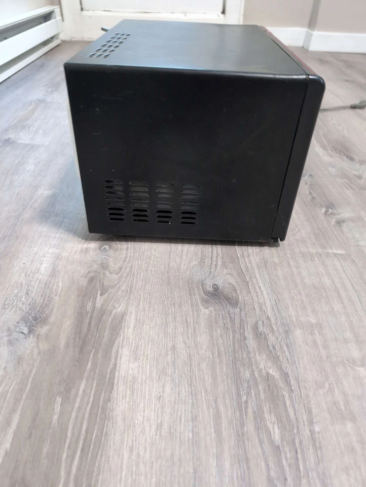 Horno microondas Red Emerson con memoria 900 vatios Foto 4 de 4