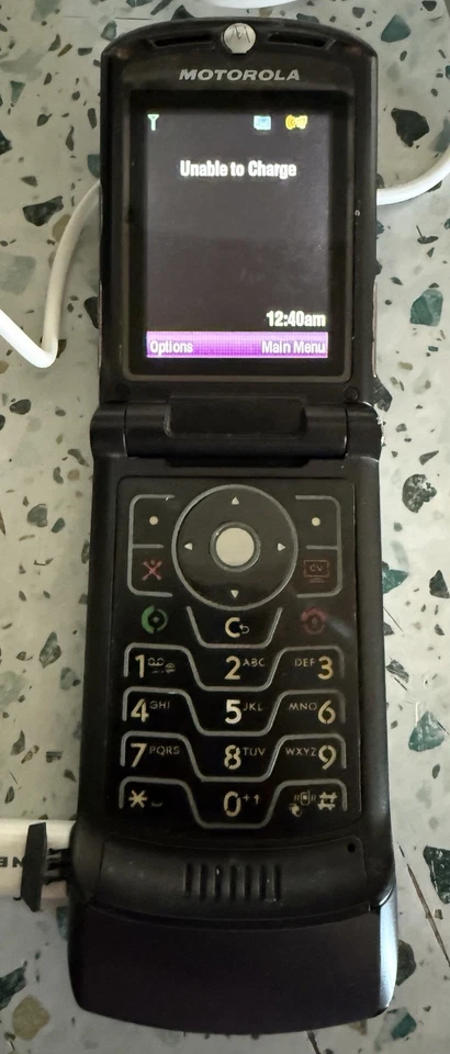 Motorola RAZOR  V3c Mobile Phones - Set of 3 Works Don’t Hold A Charge Va6 - Image 4 of 4