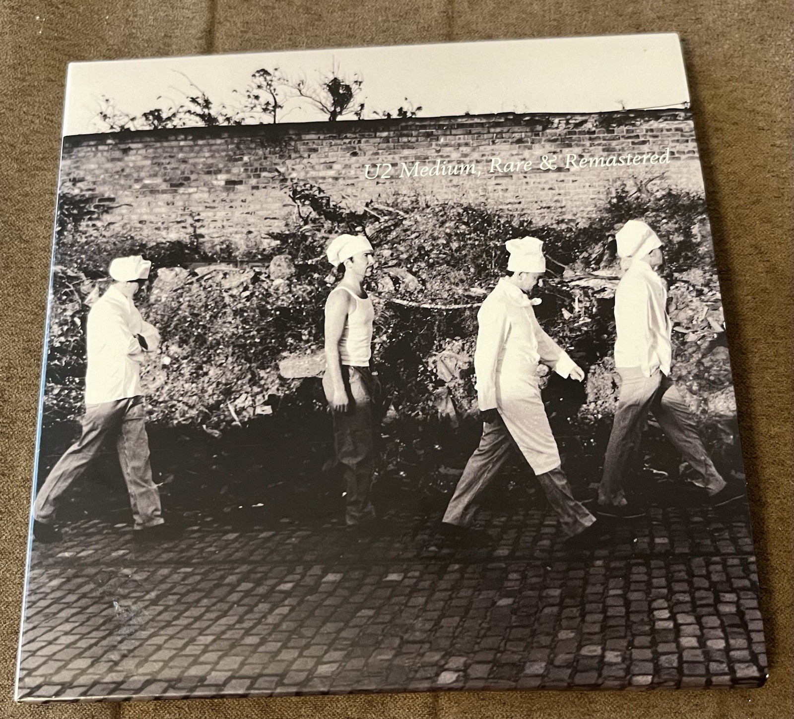 U2 - Medium, Rare & Remastered 2CD 2009 Fanclub Exclusive w/ poster OOP RARE