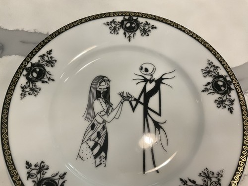 Set of 4 Jack Skellington and Sally 8" Salad / Dessert Plates NEW - Picture 6 of 8