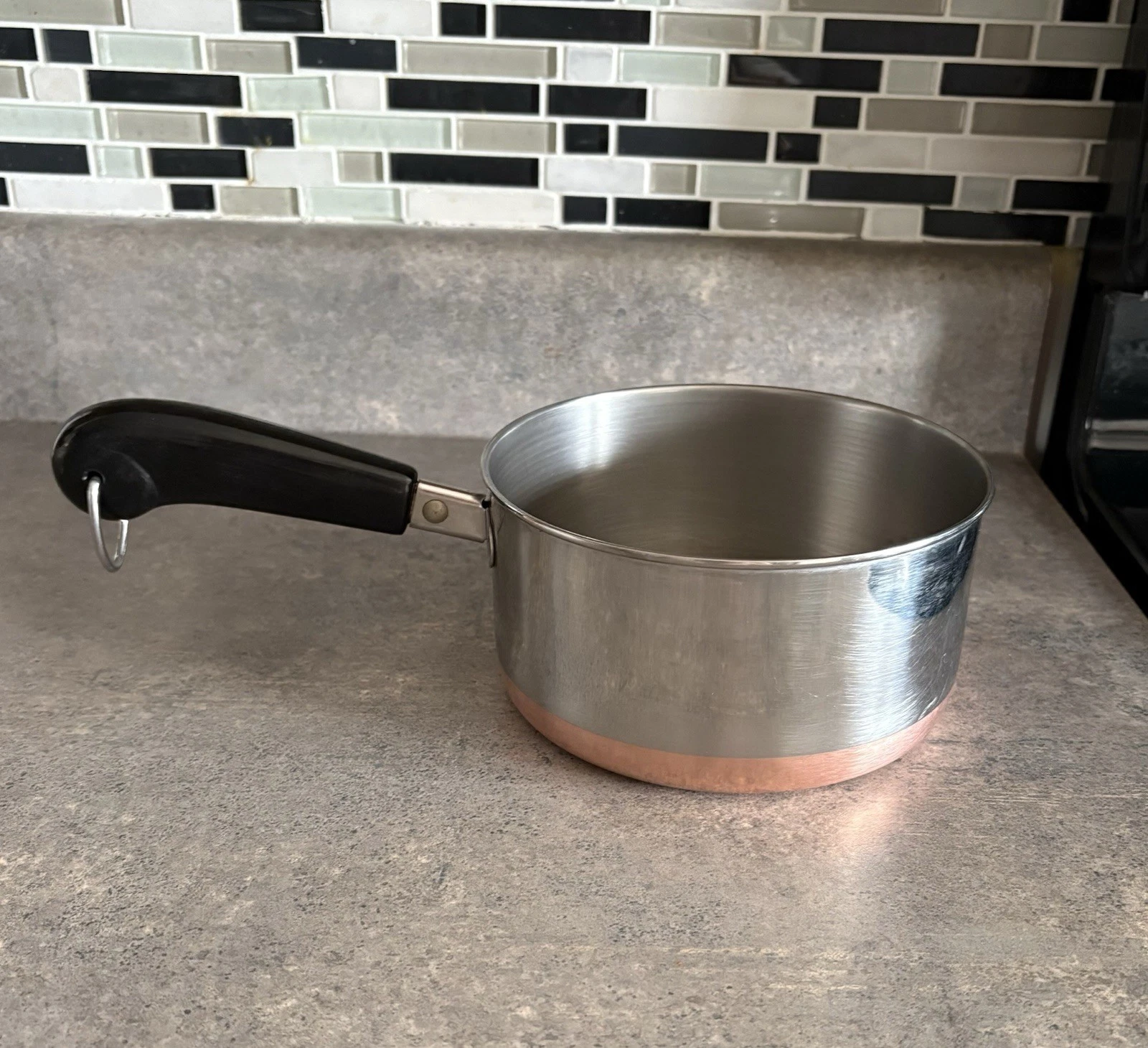VTG Revere Ware 1 1/2 Qt Copper Bottom Sauce Pan W/ Black Handle & Hook USA