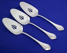 SET 3 SERVE ALL PIE/CAKE CAPELLO ONEIDA NEAR MINT CONDITION BRIGHT & PRESENTABLE