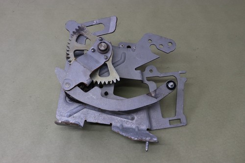 2008 08 MERCEDES AMG CLS63 CLS W219 TRUNK LID POWER OPENER OPEN CLOSE MOTOR - Picture 3 of 4