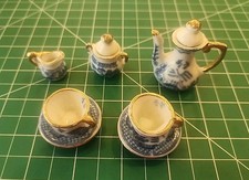 Vtg. Miniature Porcelain Ceramic Tea Set - Blue Chinoiserie   Design - mjkG2
