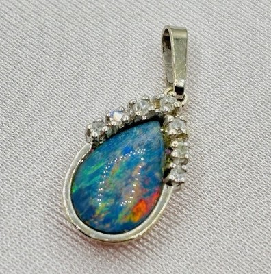 Halskette mit Anhänger 14 Karat Weißgold Diamant australischer Opal