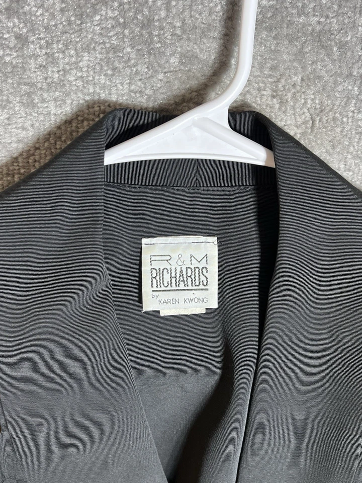 Винтажный женский блейзер и брюки R&M Richards Karen Kwong размер 8 с заклепками из черного золота - Изображение 2 из 4