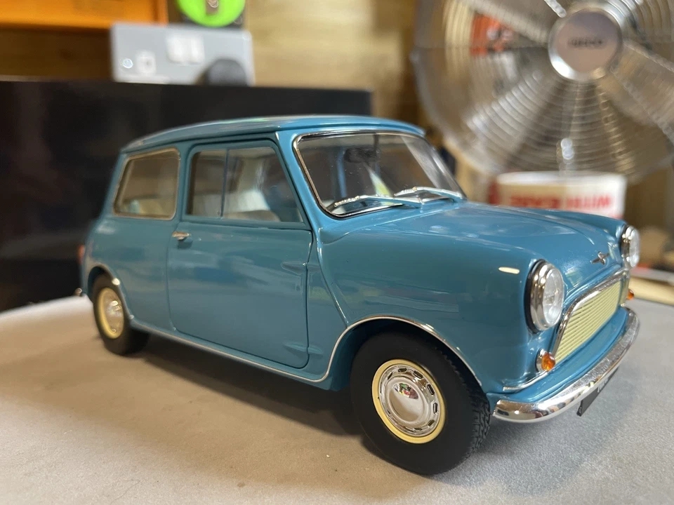 MORRIS MINI MINOR in blue - Kyosho 1:18 - Image 4 of 4