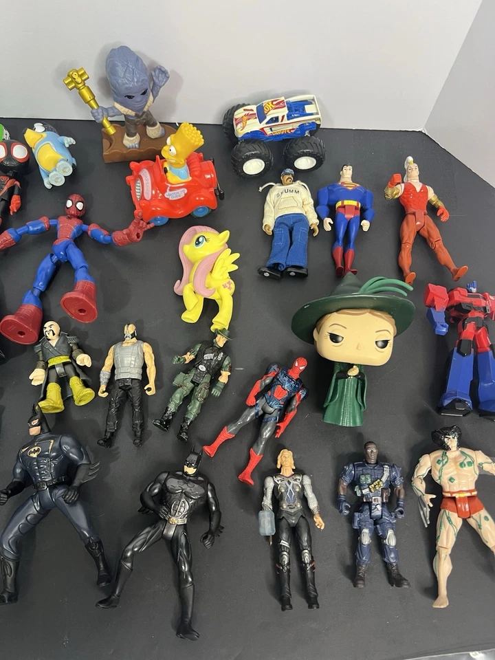Lote de cajones de chatarra juguetes figuras de acción incluye Star Wars DC Marvel algunos vintage lote 2 Foto 3 de 3