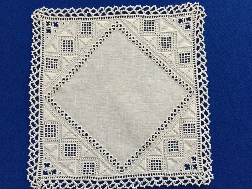 dix anciens carrés de lin richement brodés/service de table/sets: 18X18 cm (C32) - Photo 2/2