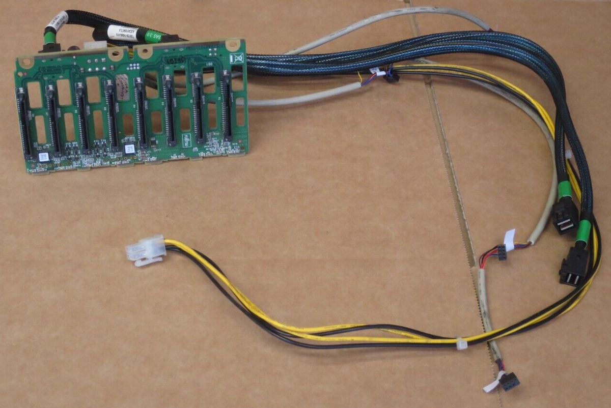 ジャンク　FUJITSU 周辺機器 Fujitsu Primergy RX2540 M4 Server 8x 2.5