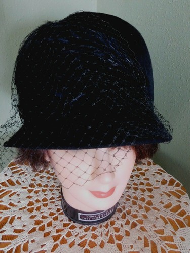 LADIES VINTAGE BLACK FELT CLOCHE HAT 