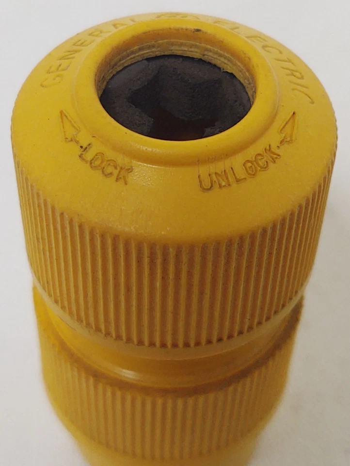 🔥GE Twist-Lock  2 Pole 2 Wire 125VAC  15A L1-15R - Image 2 of 4