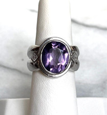 925 STERLING SILVER AND 3.2 CARAT AMETHYST RING SIZE 6