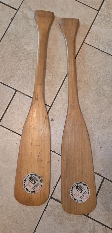 Nice vintage 19 Th annual family outdoor show Coca Cola Wooden canoe ores 1981 